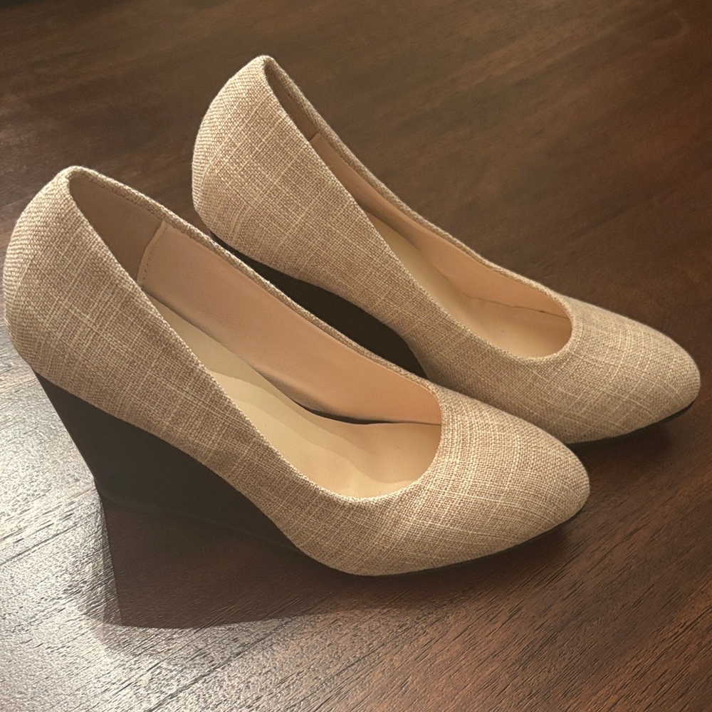 SHEIN Textured Tan Wedges